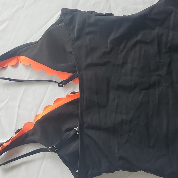 Black Scalloped Women's Swimsuit - Picture 5 of 7